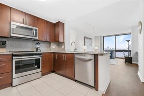 Jersey City 2 Bedroom River View Kitchen