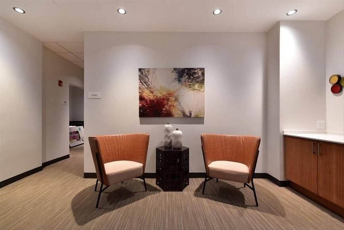 Centralized Downtown Studio | Great Amenities | Near Tufts