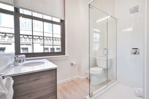 Downtown/South End Boston 2 Bedroom Bathroom