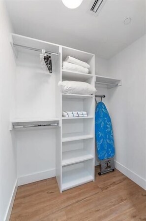 Miami 1 Bedroom Main Closet