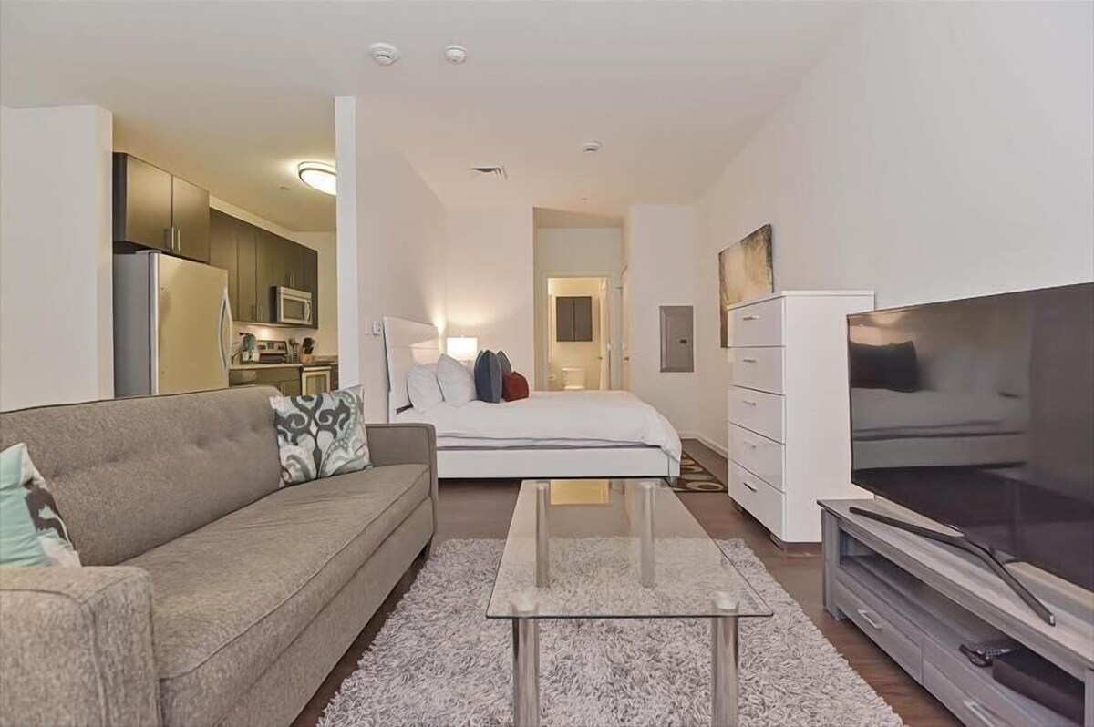 Modern East Boston | Private Studio | Work Desk | GLS