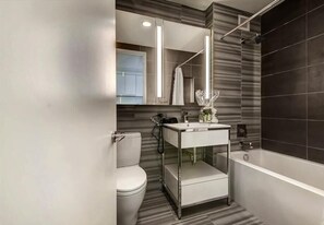 Midtown West New York Studio Bathroom