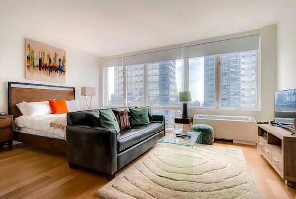Midtown West New York Studio Living Room