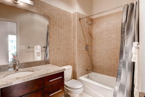 Downtown Washington 1 Bedroom Bathroom
