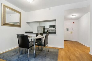 Hoboken 1 Bedroom Dining Room