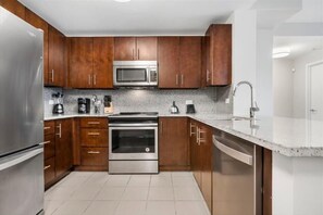 Jersey City 2 Bedroom River View Kitchen