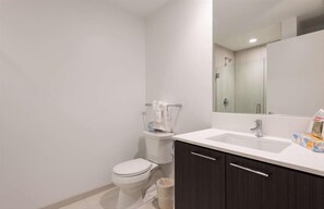 Herndon/Reston Reston 2 Bedroom Bathroom