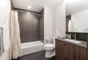 Downtown/South End Boston 1 Bedroom Bathroom