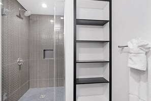 Downtown/South End Boston 1 Bedroom Bathroom