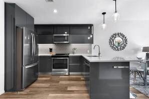 Downtown/South End Boston 1 Bedroom Kitchen