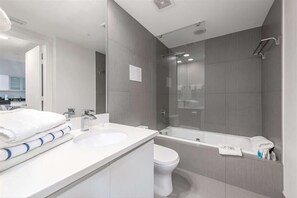 Miami Miami Beach 1 Deluxe Partial Ocean Vi Bathroom