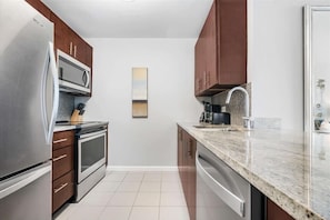 Jersey City 2 Bedroom River View Kitchen
