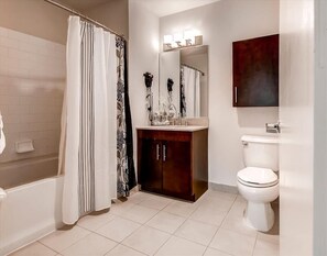 Jersey City 2 Bedroom Bathroom