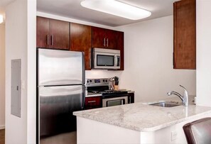 Jersey City 2 Bedroom River View Kitchen