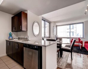 Jersey City 2 Bedroom River View Kitchen