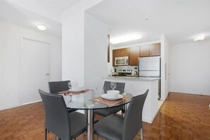 Jersey City 1 Bedroom Dining Room