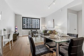 Jersey City 1 Bedroom Dining Room