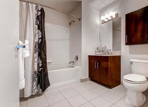 Jersey City 1 Bedroom Bathroom