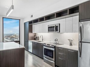 Herndon/Reston Reston 2 Bedroom Kitchen