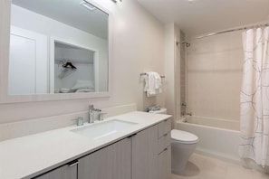 South Arlington Arlington 2 Bedroom Bathroom