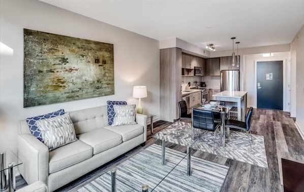 South Arlington Arlington 1 Bedroom Living Room