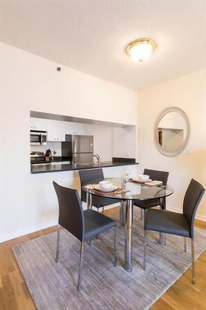 Hoboken 1 Bedroom Dining Room
