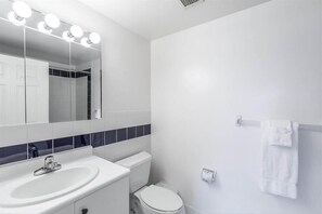 Hoboken 1 Bedroom Bathroom