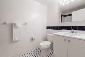 Hoboken 1 Bedroom Bathroom