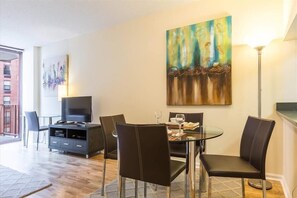 Hoboken 1 Bedroom Dining Room
