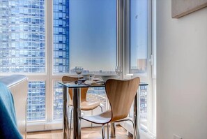 Midtown West New York 1 Bedroom Dining Room