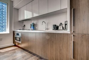 Midtown West New York 1 Bedroom Kitchen