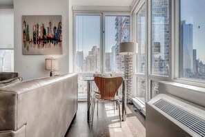Midtown West New York 1 Bedroom Dining Room
