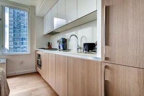 Midtown West New York 1 Bedroom Kitchen