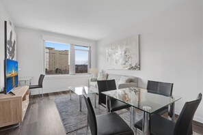 South Arlington Arlington 1 Bedroom Dining Room