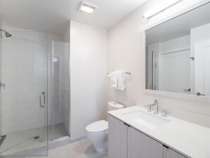 South Arlington Arlington 1 Bedroom Bathroom