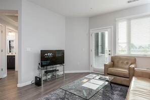 North Peninsula Menlo Park 1 Bedroom Living Room