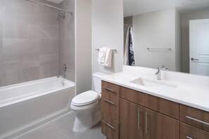 South Arlington Arlington 2 Bedroom Bathroom