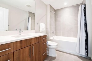 South Arlington Arlington 2 Bedroom Bathroom