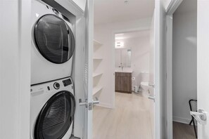 Noma Washington 1 Bedroom Deluxe Washer/Dryer