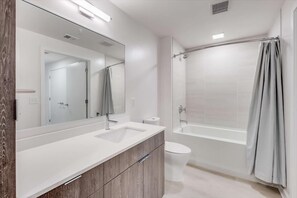 Noma Washington 1 Bedroom Deluxe Bathroom