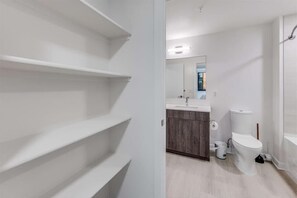 Noma Washington 1 Bedroom Deluxe Bathroom