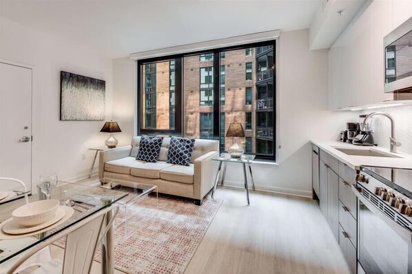 Noma Washington 1 Bedroom Deluxe w/ Balco Living Room