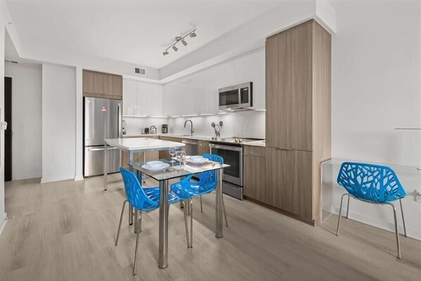 Noma Washington 1 Bedroom Deluxe w/ Balco Kitchen
