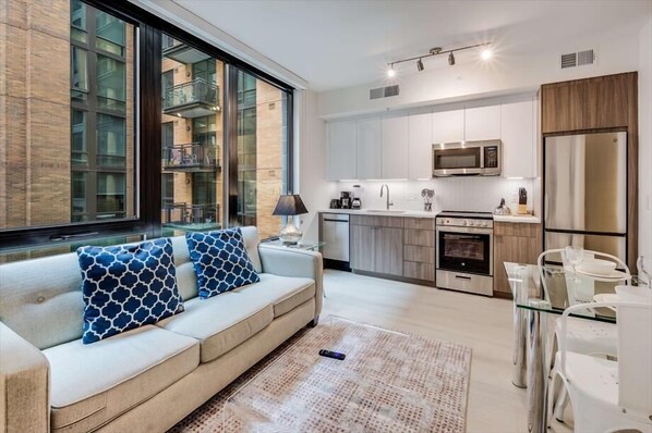 Noma Washington 1 Bedroom Deluxe w/ Balco Living Room