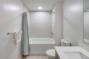 Noma Washington 1 Bedroom Deluxe w/ Balco Bathroom