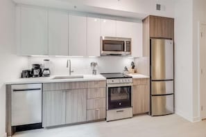 Noma Washington 1 Bedroom Deluxe w/ Balco Kitchen