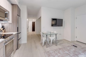 Noma Washington 1 Bedroom Deluxe w/ Balco Dining Room