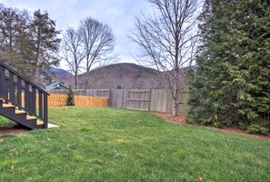 Awesome Green Space for Yard Games!