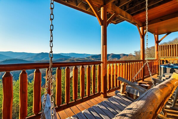 Relax on the swing as you take in these glorious views!