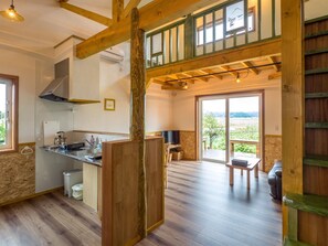 ・[Side Cottage] You can go out to the open deck from the room